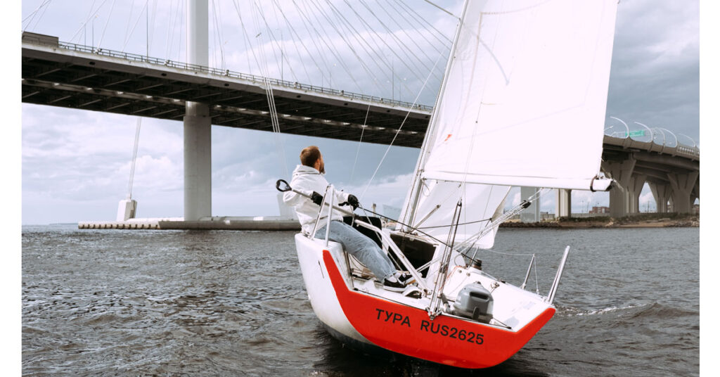 6 Sailing alone Tips for the Beginners
